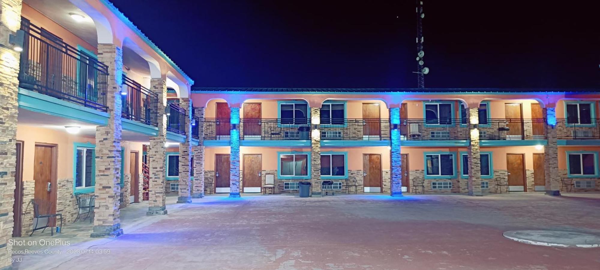 B&J Hotel And Apartments Pecos Eksteriør bilde