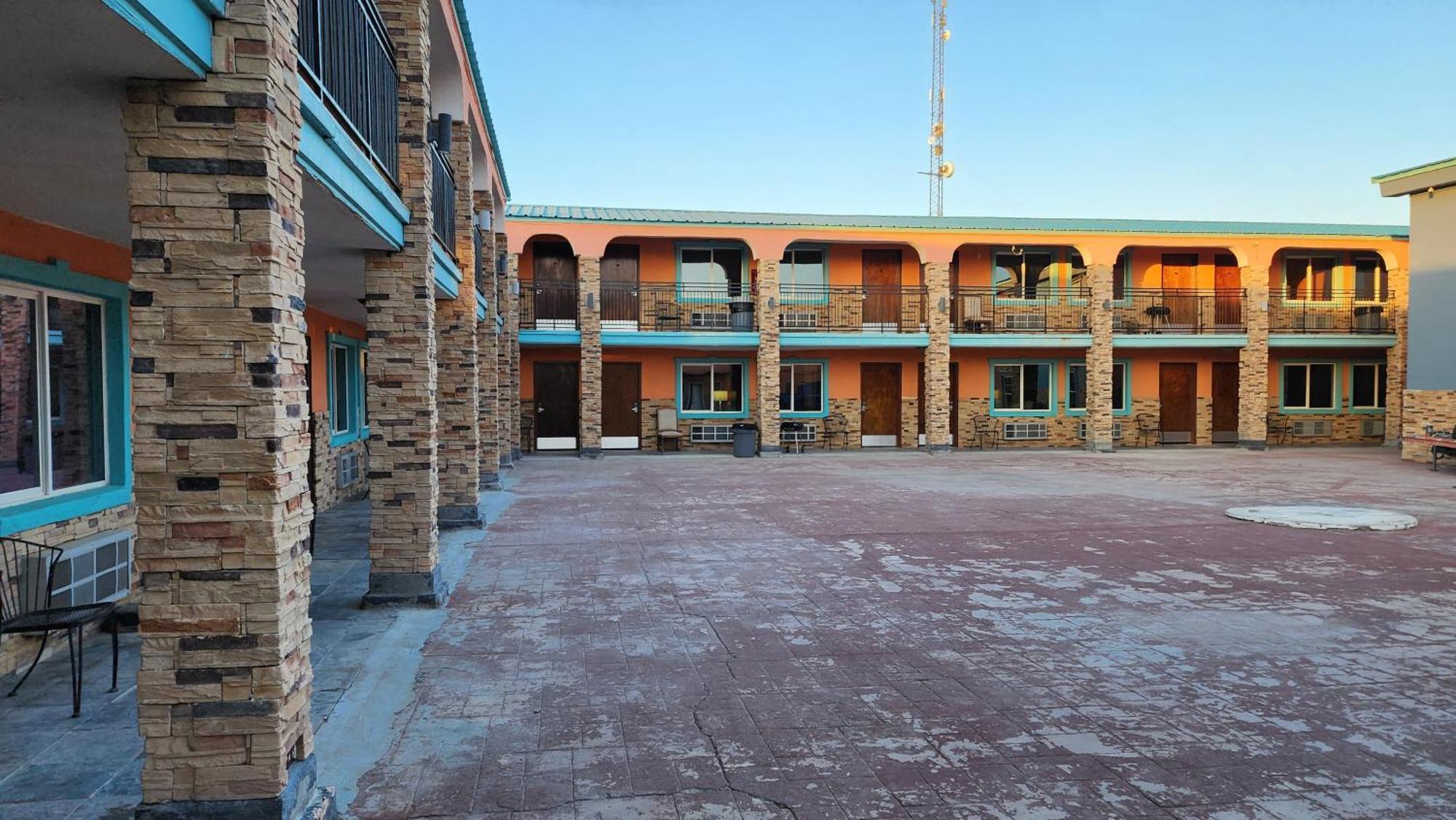 B&J Hotel And Apartments Pecos Eksteriør bilde